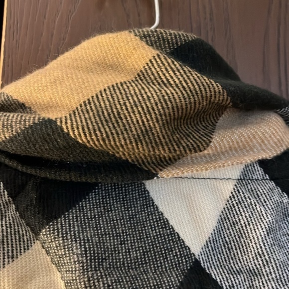 Sonoma black/ white/ tan double layered poncho. Size One size - Picture 9 of 10